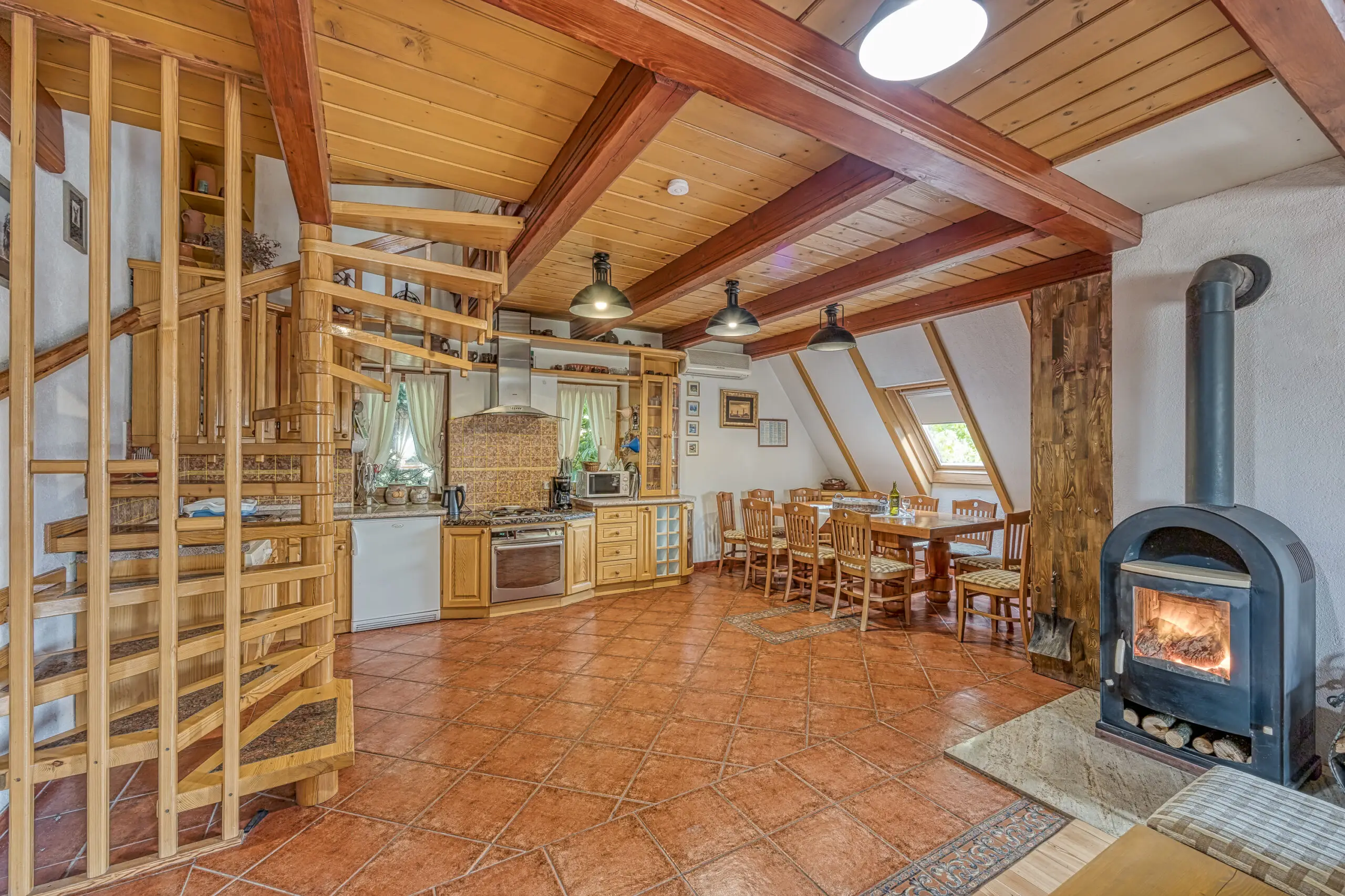 House Gorgeus Challet 8